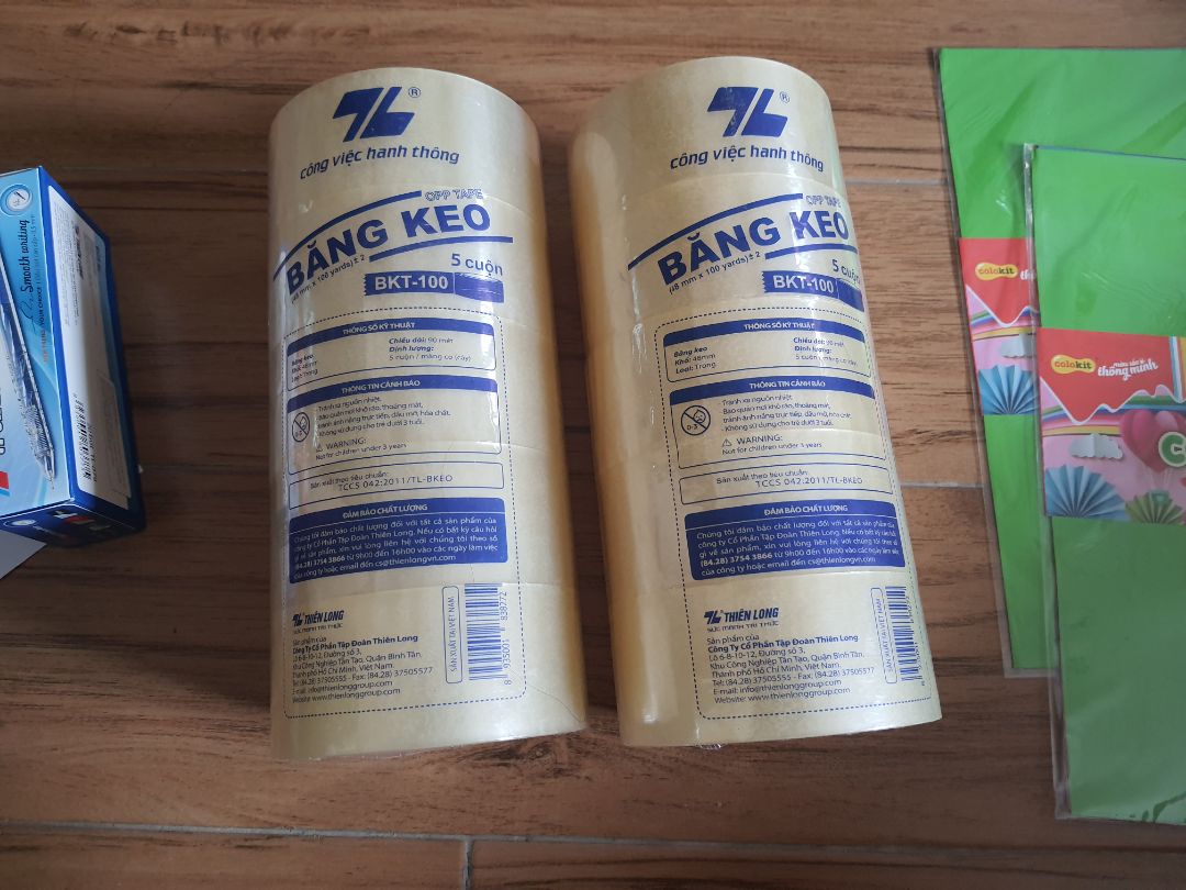 Bên nhà bán giao cho tối thiếu hàng.Đặt 10 phần mà chỉ giao 2 phần.
Khi đó tôi nhận hàng vào ngày 7/10/2021 và tôi phát hiện ra thì tôi đã liên hệ bên tổng đài để hỗ trợ.Những gì tôi được đó là bên họ sẽ ghi nhận lại và liên hệ nhà bán cũng như thu hồi hàng và hoàn tiền,họ cũng yêu cầu tôi đừng sử dụng bất kỳ sản phẩm nào trong đơn để họ có thể thu hồi.
Tới tận ngày 9/10,tôi đã tự chủ động gọi điện bên tổng đài để biết học xử lý thế nào rồi khi  mà bên họ không chủ động liên hệ tôi.Nhưng  câu trả lời của 2 cuộc gọi này lại giống y hệt như những gì vào ngày 7/10.Thế là tôi yêu cầu rằng hỏi phải cho tôi biết chính xác thơi gian để tôi nắm rõ thì họ nói là 48 giờ.
Tôi hy vọng rằng bên tiki sẽ xử lý nhanh chóng còn không tôi sẽ đến tận văn phòng đại diện để làm việc.

Qua điều này, tôi muốn các bạn là người mua phải thật thận trọng vì nhà bán này rất gian dối,cũng như bên tiki có năng lực xử lý rất kém.Các bạn không nên bị như tôi.

Và tất nhiên là nếu như tiki giải quyết vụ viccjw này hợp lý thì tôi sẽ ghi lại tất cả cách xử lý của tiki lại vào đánh giá này.