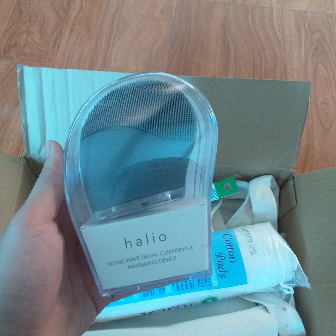 Giao hàng nhanh hơn dự kiến, đóng gói cẩn thận, đủ quà tặng. Săn sale black friday nên giá rất chim ưng. Về độ bền và hiệu quả thì do lần đầu mình mua nên cần thời gian để kiểm chứng ạ. Lần sau sẽ tiếp tục ủng hộ shop ạ