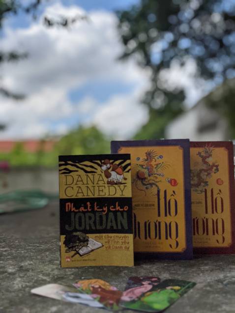 Chất liệu OK. Sách mới còn nguyên vẹn, giao hàng nhanh chóng. Giá 60k/1 cuốn nhé