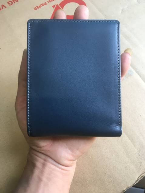 Ôiiiiii nay mk nhận được hàng mà ưng cực luôn Shop đóng gói cẩn thận lại còn đẹp nữa, thẻ bảo hành , thẻ giảm giá cho lần mua sau nữa chứ ❤️ Chất lượng thì khỏi bàn ạ giá như vậy mà đc quả ví quá sịn sò ❤️ Ai mà muốn mua ví làm quà tặng hay về dùng thì cứ mua ở shop nha ❤️