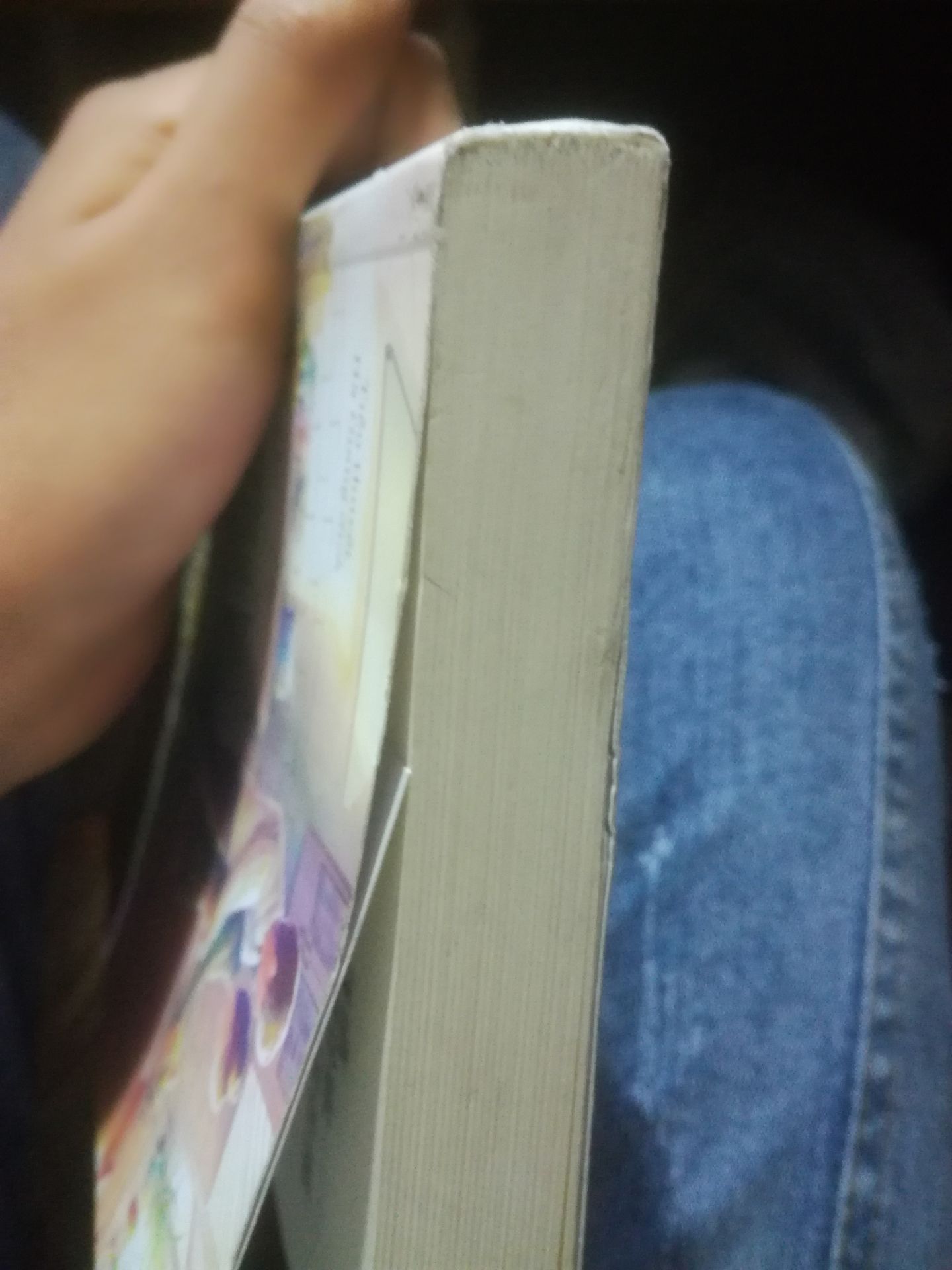 rất thất vọng về cuốn sách này sách rất cũ nhìn giống như đã qua sử dụng lúc giao hàng sách cũng ko đc bọc gì quà tặng theo sách cũng ko có chỉ có 1 quyển sách ko thật sự rất thất vọng