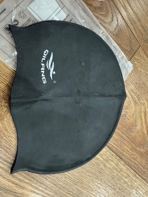 SP không như mô tả. Mũ đầy bụi. Kính, hộp trông thô ko chất lượng như quảng cáo