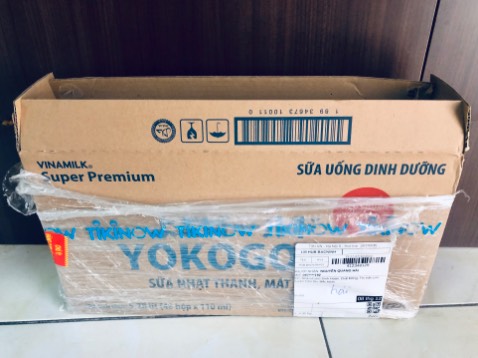 Mới nhận hàng, chưa cho bé uống thử. Giao hàng nhanh và đúng hẹn. Hàng đóng gói bọc một lớp nylon nhưng cũng may không bị móp méo. Nhân viên giao hàng rất ổn.