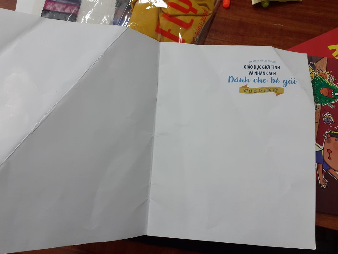 Chưa lần nào mua sách thất vọng như lần này. sách nhàu nát. nhiều nếp gấp, quăn mép.  Như 1 quyển sách cũ. Cứ tình trạng này mình không bao giờ mua sách ở tiki nữa.