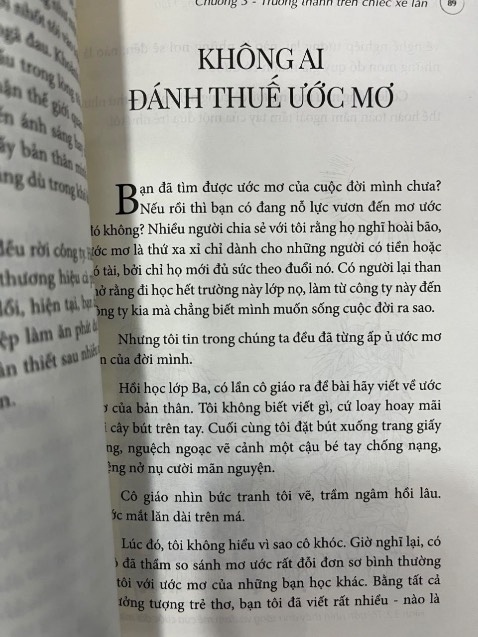Một quyển sách rất cảm động và đầy ý nghĩa. Mình học hỏi dc rất nhiều từ câu chuyện của tác giả. Chuyện bé cà phê rất dễ thương. Rất đáng đọc.