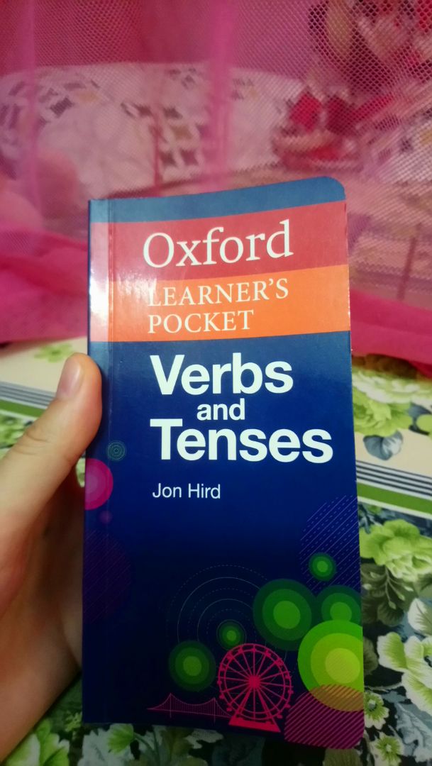 Sách mới tinh, trắng đẹp ?
Phần nội dung cũng na ná quyển Grammar bỏ túi tuy nhiên nó chú trọng vào phần Động từ và các thì sâu hơn quyển Grammar.