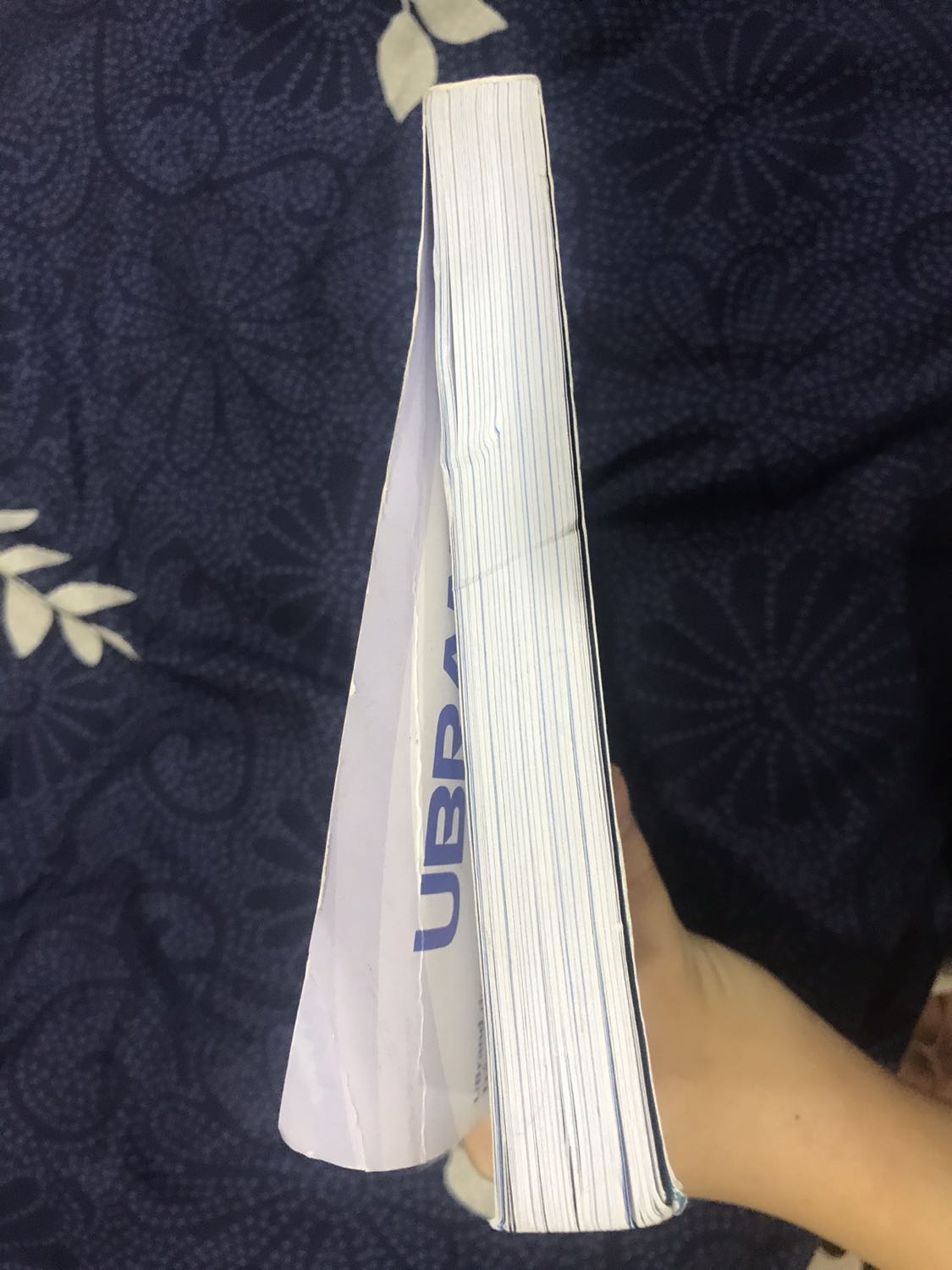 Tiki làm việc thật sự kì cục, sách như thế này mà vẫn đem giao cho khách được. Bìa thì dính vết đen ***, mép sách thì cong vẹo hẳn lên, phía sau cũng rất dơ và các phần mép sách thì bật ra như hình. Thật sự thật sự rất tệ và vô cùng THẤT VỌNG VỀ TIKI. Yêu cầu đổi ngay sách mới cho tôi, tôi k chấp nhận việc bỏ tiền ra để mang về 1 cuốn sách *** sứt sẹo như này. Trước đây Tiki làm việc vô cùng ổn, t đã mua hàng nhiều lần nhưng sau này thì đã tệ đi rất nhiều, khi mua hàng t đã chú ý chọn TIKI TRADING rồi mà khi nhận hàng lại hoàn toàn thất vọng, mong bên phía Tiki sẽ sớm có câu trả lời thích đáng cho việc này !!! Sách như vừa đào với trong kho ra vậy. Nếu biết mua Tiki mà bị như này thật ra tiệm mua sách còn hơn. Đỡ mất thời gian chờ ship nữa. Tôi chỉ vừa nhận hàng vào sáng nay ngày 24/7/2019. Mong bên phía Tiki liên lạc lại làm việc sớm với tôi. Trải nghiệm thất vọng