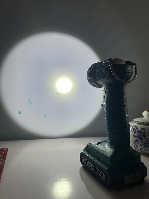 Sản phẩm chất lượng, chắc chắn, đèn sáng, giá hợp lý.