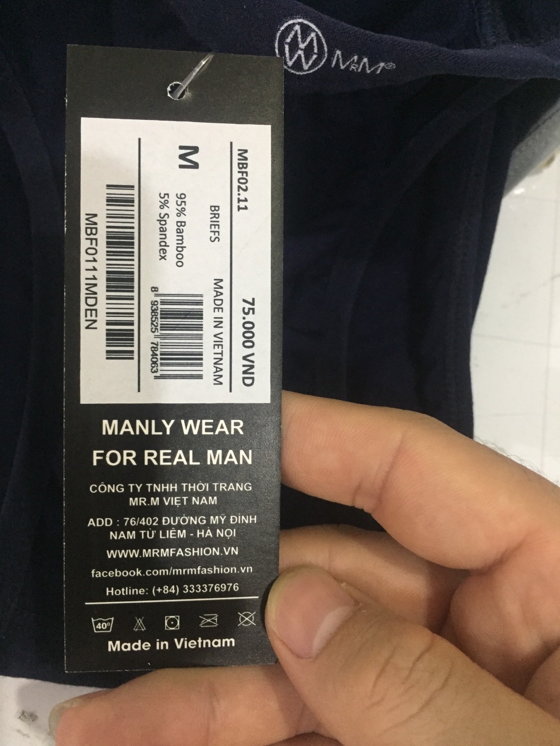 Rất hài lòng về sản phẩm.
Hộp được đóng gói rất đẹp, cẩn thận, hàng chính hãng thương hiệu logo. tem mác đầy đủ. Về chất liệu sờ rất mềm,rất mịn, mát, cảm quan hơi mỏng chut ko biết mặc lâu có được bền không.
Sp chính hãng, thương hiệu việt nam. giá cả so với với chất lượng thì ổn, cũng rất đáng tiền để mua. Chắc chắn sẽ mua lại trong thời gian tới. 5* Rất hài lòng về sản phẩm.
Hộp được đóng gói rất đẹp, cẩn thận, hàng chính hãng thương hiệu logo. tem mác đầy đủ. Về chất liệu sờ rất mềm,rất mịn, mát, cảm quan hơi mỏng chut ko biết mặc lâu có được bền không.
Sp chính hãng, thương hiệu việt nam. giá cả so với với chất lượng thì ổn, cũng rất đáng tiền để mua. Chắc chắn sẽ mua lại trong thời gian tới. 5*