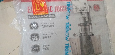 Đã nhận được hàng, giao nhanh sau 1 ngày đặt đã có hàng. Về mở ra check thì mới thấy cái trục để ép bị miếng sứt (như ảnh) là sao?
Kích hoạt bảo hành cũng không được nữa?? Kể cả kích hoạt qua gửi tin nhắn hay quét mã QRcode đều ko được. Hàng chính hãng từ Tiki trading mà sao lại ko được? Tiki giải đáp giùm m!