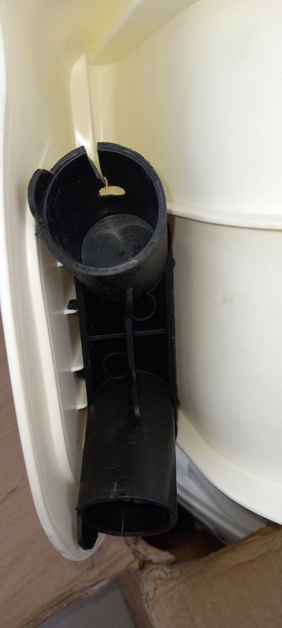 thất vọng chân ghế bị bể cả 2 chân dưới ghế ko thể lắp rắp lại được đề nghị tiki đổi lại sản phẩm này