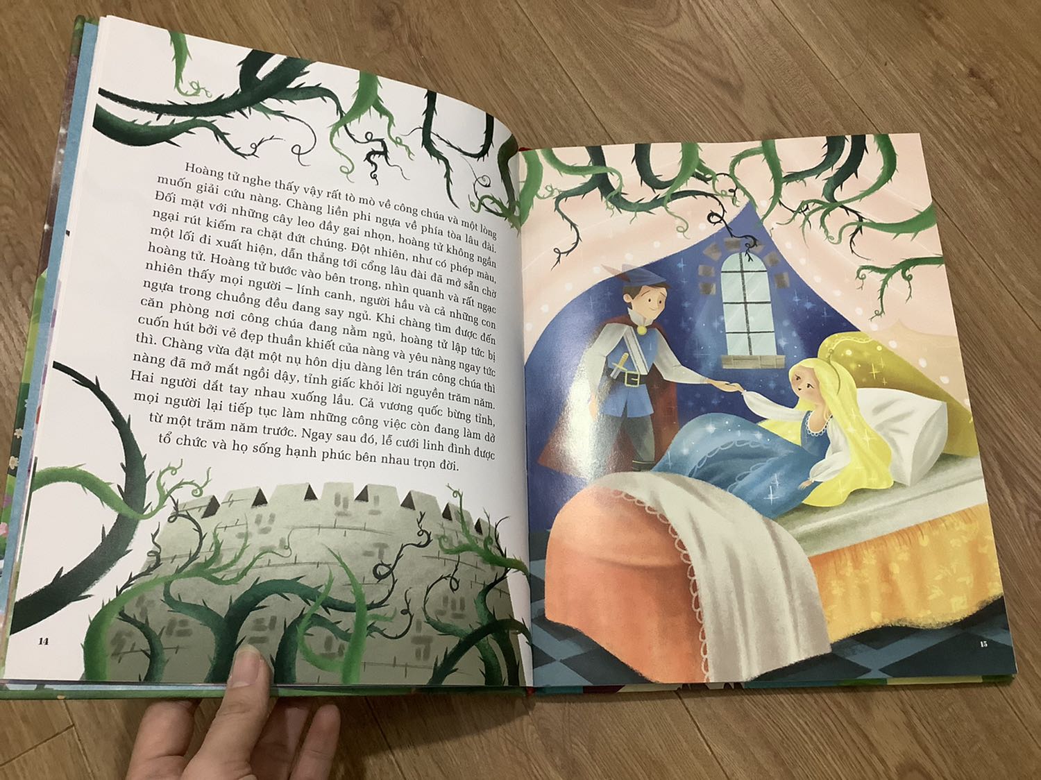 Sách đẹp, dùng làm ùa tặng rất sang trọng.