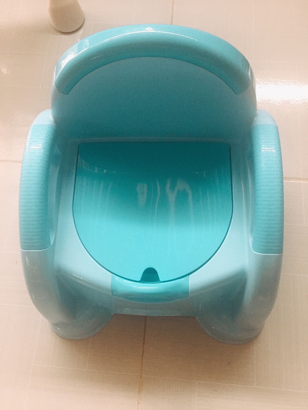 Đóng gói cẩn thận, chỉ bị trầy bên hông 1 tí. 
Hàng giá rẻ, chất lượng, bé ngồi rất vững, vừa với các bé từ 5 tháng tuổi trở lên. 
Con mình ngồi rất vừa, rất thích k bị đau mông, k khó ngồi. 
Bạn nào muốn mua bô dạng ngồi và giá cả rẻ vô cùng thì mua loại này.