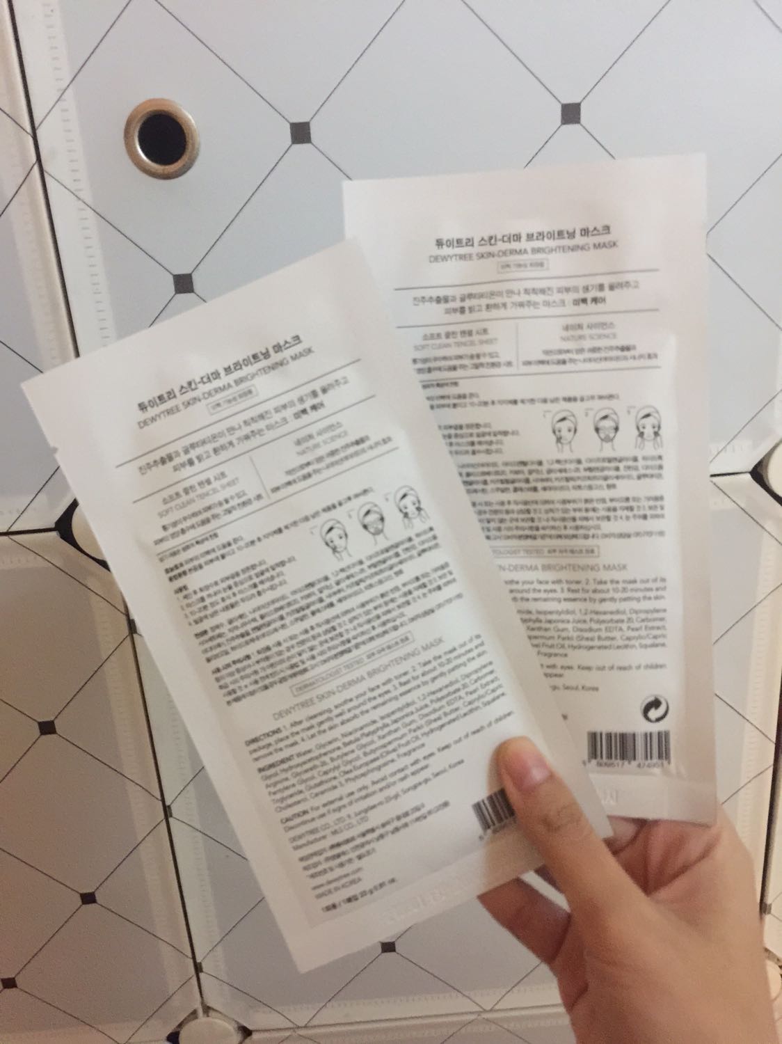 Mặt nạ đắp quá là thích. Dùng xong mà da mướt hẳn ra. Mua về tặng cho chị em trong nhà dùng mà ai cũng khen. Sẽ quay lại ủng hộ shop tiếp ạ