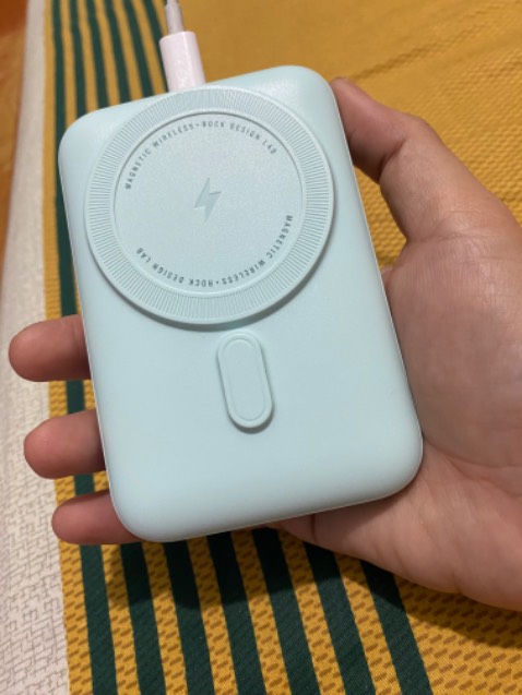 Hàng nguyên tem mới, nhưng hơi xó xài, kén dây, sạc thì lúc dc lúc ko, phù hợp với chế độ sạc ko dây hơn, màu đẹp