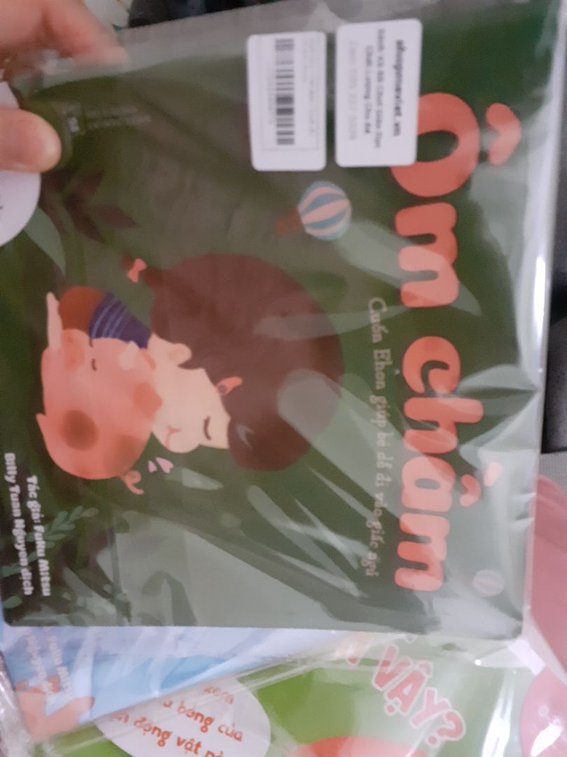 mua nhiều truyện về mà bé nhà mình thích mỗi ehon.. truyện hay..tranh chữ sắc nét.