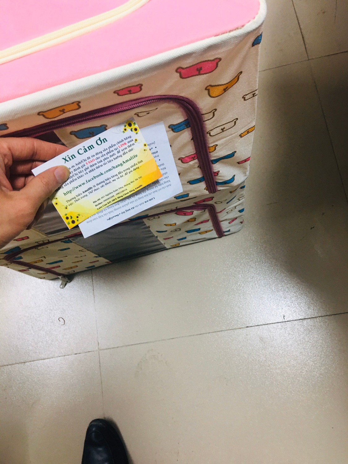 Sản phẩm này chắc chắn, hơn nhau ở khung sắt ấy, mình đặt khá cứng cáp, và vuông vắn nên chiếc hộp cũng vuông đựng đồ đạc rất tiện lợi,…. Màu xắc thì ngẫu nhiên nên tui muốn chọn màu xanh dương mà nó lại là mau hong, voi mau nau café…Nhưng nhin chung thì thấy ưng lắm, nó cx nhã nhặn nên ko sao. Dù sao thì để đươc nhiêu đô lắm. Sản phẩm này chắc chắn, hơn nhau ở khung sắt ấy, mình đặt khá cứng cáp, và vuông vắn nên chiếc hộp cũng vuông đựng đồ đạc rất tiện lợi,…. Màu xắc thì ngẫu nhiên nên tui muốn chọn màu xanh dương mà nó lại là mau hong, voi mau nau café…Nhưng nhin chung thì thấy ưng lắm, nó cx nhã nhặn nên ko sao. Dù sao thì để đươc nhiêu đô lắm.