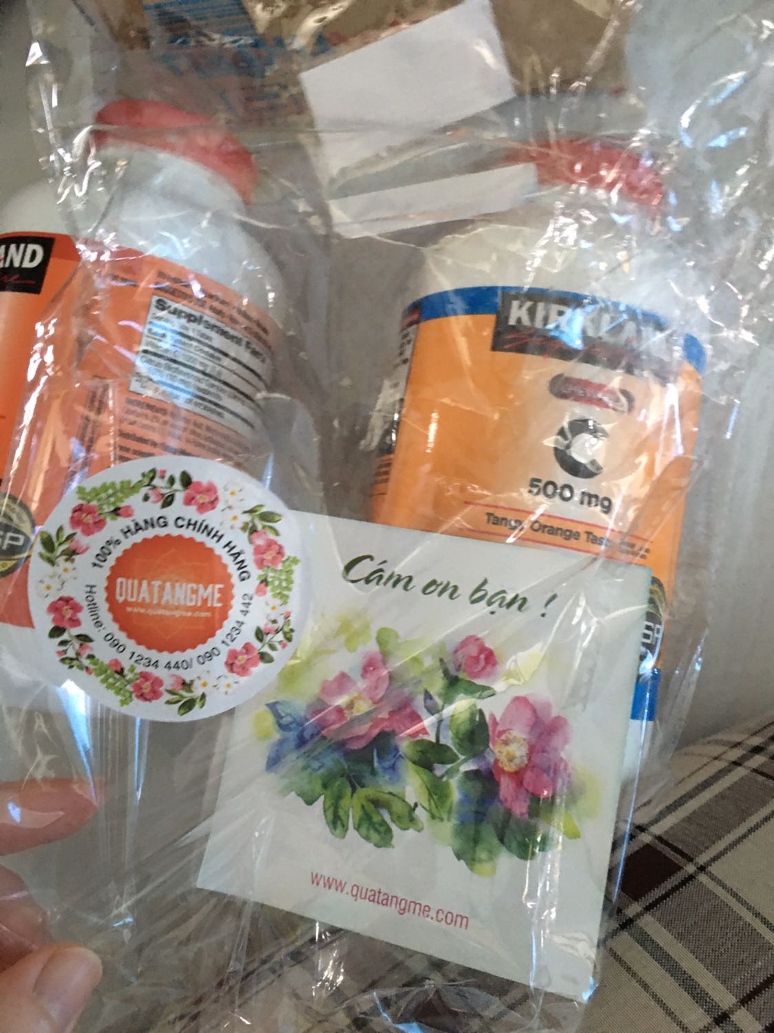 Mình chưa uống nhưng thấy đóng gói cẩn thận. Giao hàng siêu nhanh à. Nắp lọ còn bọc cẩn thận