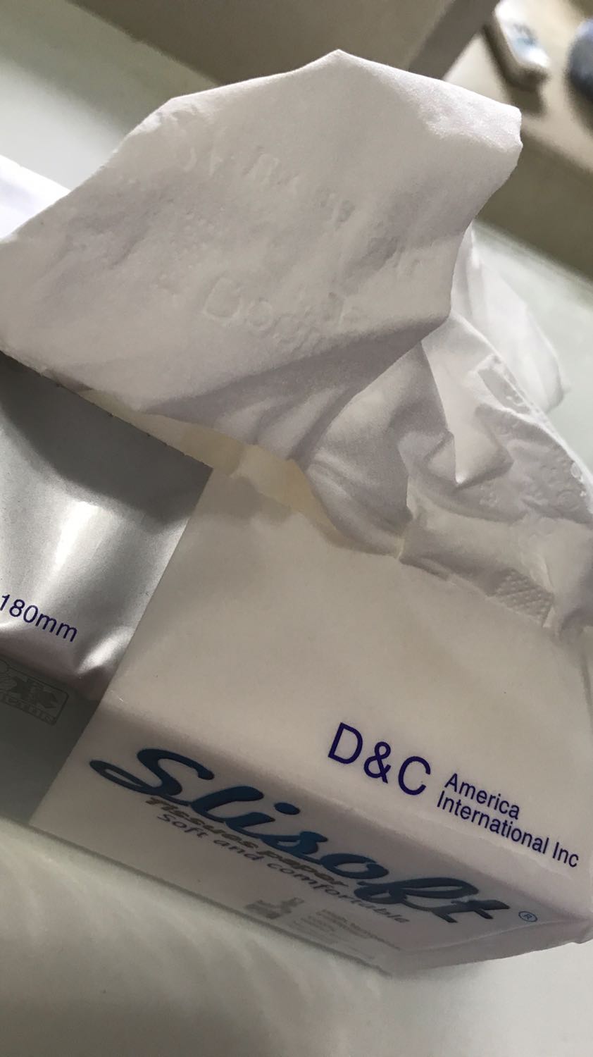 Giấy trắng mịn rất dai. Thấm nước tốt. Nên mua