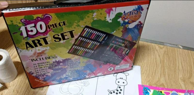 giao hàng nhanh, đóng gói đẹp. màu bên trong khá là đẹp, k bị vón cục, rất thích luôn. 5 sao nhé