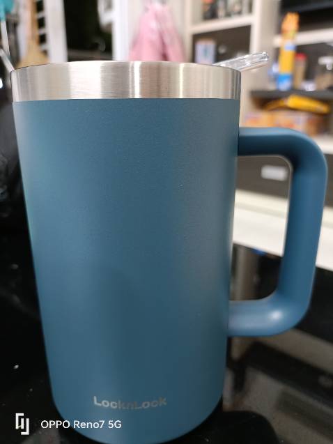 Giao hàng cực nhanh, sản phẩm đẹp, L&L là thương hiệu được mình ưa chuộng nhất vì mẫu mã đẹp và giữ nhiệt tận 24 giờ lận. Nắp ly có chỗ hở để tiện cho việc sử dụng ống hút và muỗng cà phê nhưng lại ko có đồ để chắn lại, vì vậy lý này chỉ để sử dụng tại chỗ chứ ko thể mang theo khj có nhu cầu mang ra đường nhé. 

Người mua nên cân nhắc kỹ điểm này trc khj mua để tránh tình trạng nước trong lý bị đổ ra ngoài khj vận chuyển.

Xin cảm ơn.