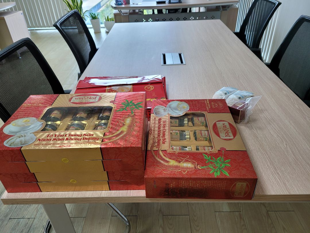 Thích nhất là tiki giao hàng siêu nhanh, đóng gói vô cùng cẩn thận. Còn hàng mua từ official store nên yên tâm hàng chính hãng.