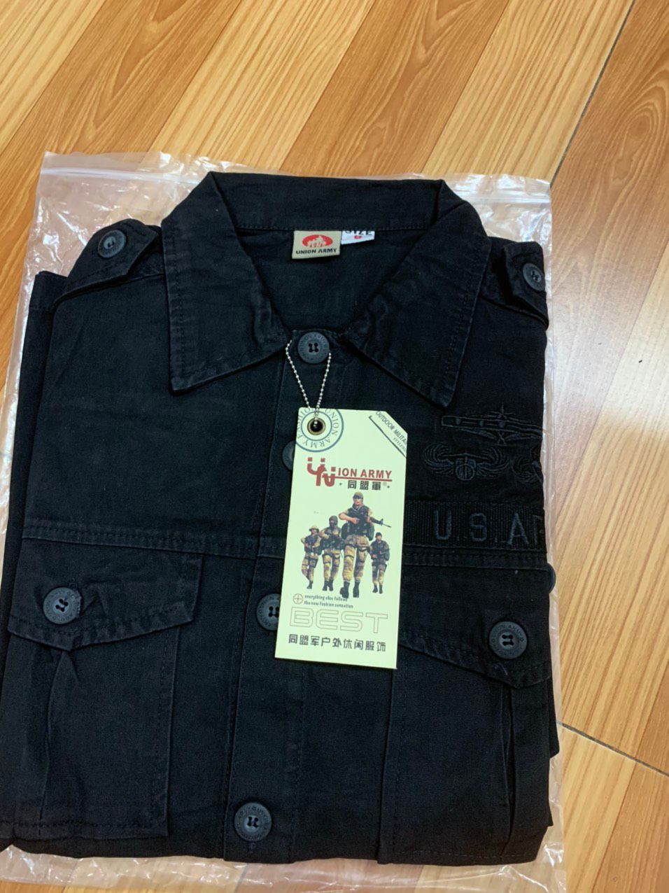 Đã nhận hàng giống y ảnh shop đăng, Chất áo sờ mềm mịn mà thích lắm mn, Sản phậm đẹp dày dặn về nhanh lắm đặt hôm trc hôm sao có nuôn , chất vải mềm mịn rất chi nà okla nha,Lên dáng khá đẹp, Shop phục vụ cũng rất là ok ... Nói chung sản phẩm tốt đánh giá 6 saoo