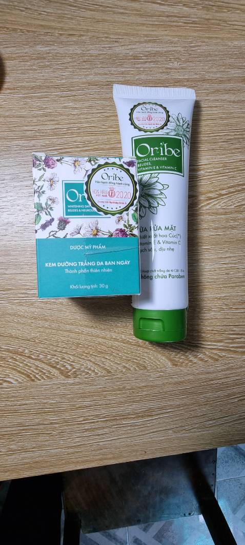 Giao hàng nhanh  , đóng gói kỹ .
Hộp kem đẹp  , date mới .
Cảm ơn Oribe .
Cảm ơn Tiki .