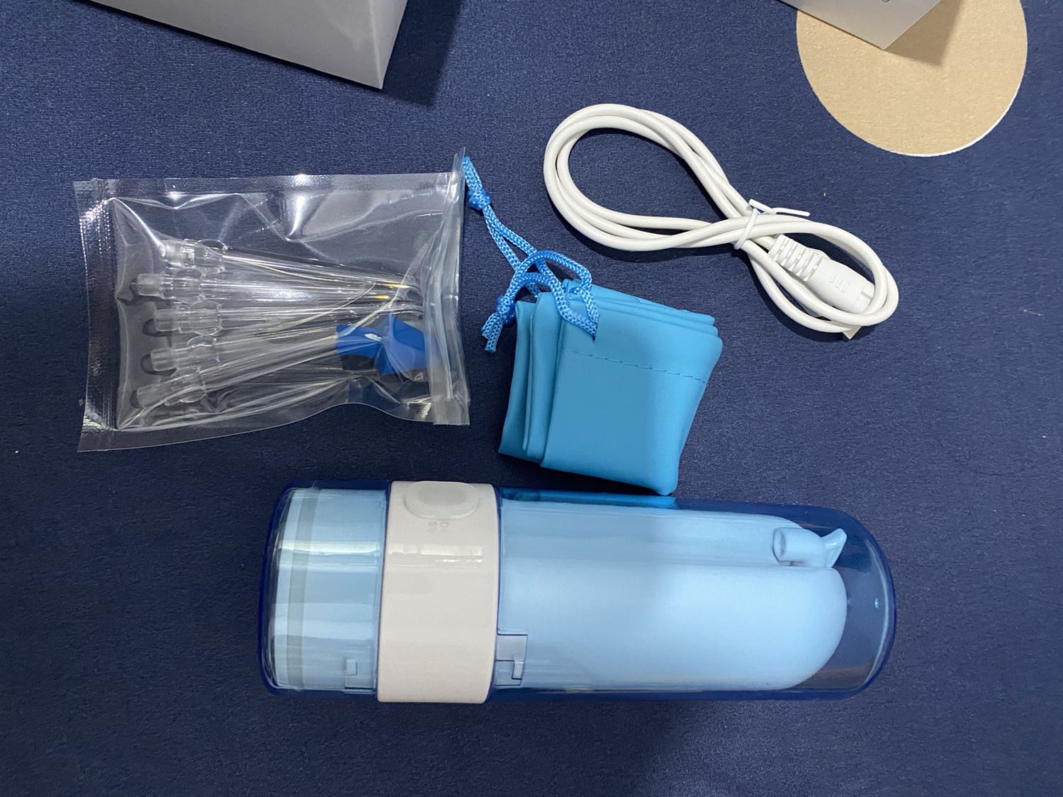 giao nhanh. sp đẹp tốt. nhỏ gọn tiện mang đi. có phiếu bảo hành