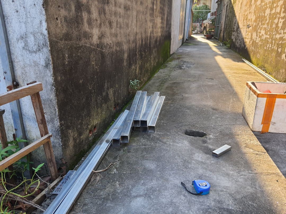 máy khá khỏe so với tầm giá. có 1 điểm trừ là viên đá theo máu khá là cùi bắp, cắt đc có nhiêu đây đã mòn gần hết, thay 1 viên mới vào lại chạy phà phà.