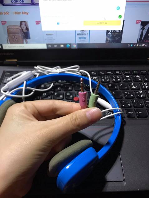 chất lượng âm thanh tốt, mình đeo xem phim 3 tiếng không thấy đau tai. Mọi người mua sau lưu ý là có đến 2 chui kết nối vào laptop/thiết bị khác, 1 chui mic, 1 chui audio, vì laptop mình có 1 lỗ cắm thôi nên mình k xài mic đồng thời được. muốn dùng mic thì phải mua thêm đầu chuyển đổi á. chất lượng âm thanh tốt, mình đeo xem phim 3 tiếng không thấy đau tai. Mọi người mua sau lưu ý là có đến 2 chui kết nối vào laptop/thiết bị khác, 1 chui mic, 1 chui audio, vì laptop mình có 1 lỗ cắm thôi nên mình k xài mic đồng thời được. muốn dùng mic thì phải mua thêm đầu chuyển đổi á.