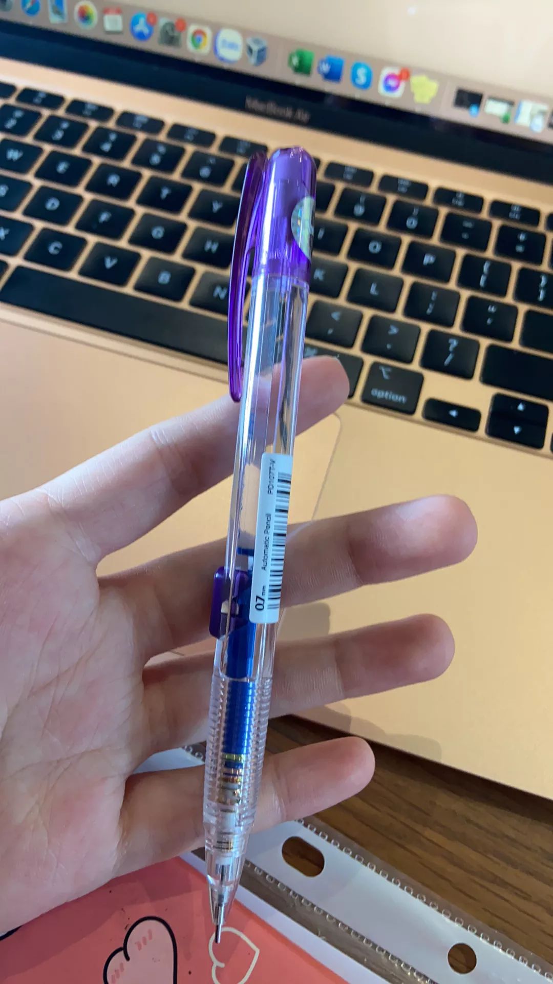 đặt trên TIKI cây viết chì cho con em, đơn hàng giao khá nhanh và đóng gói đẹp. Viết xài ok và viết khá đã tay. Sẽ ủng hộ TIKI