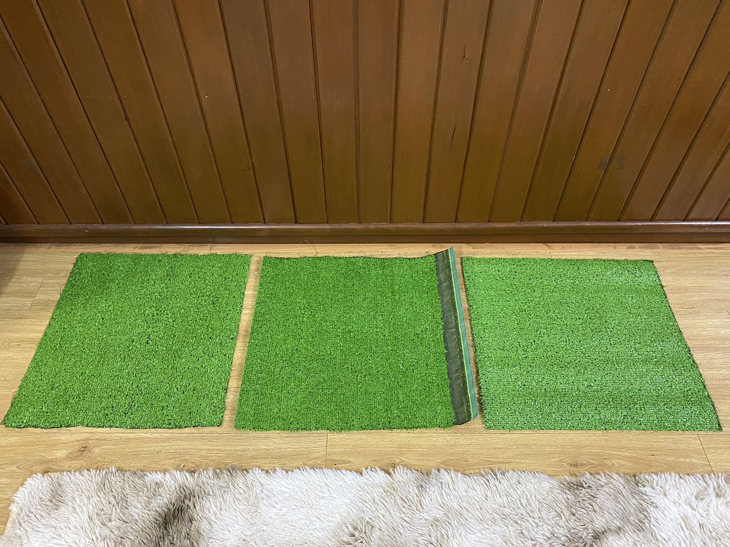 Hàng không giống hình. Không có cỏ, rụng đầy rác, bẩn vô cùng. Thất vọng tràn trề 😡