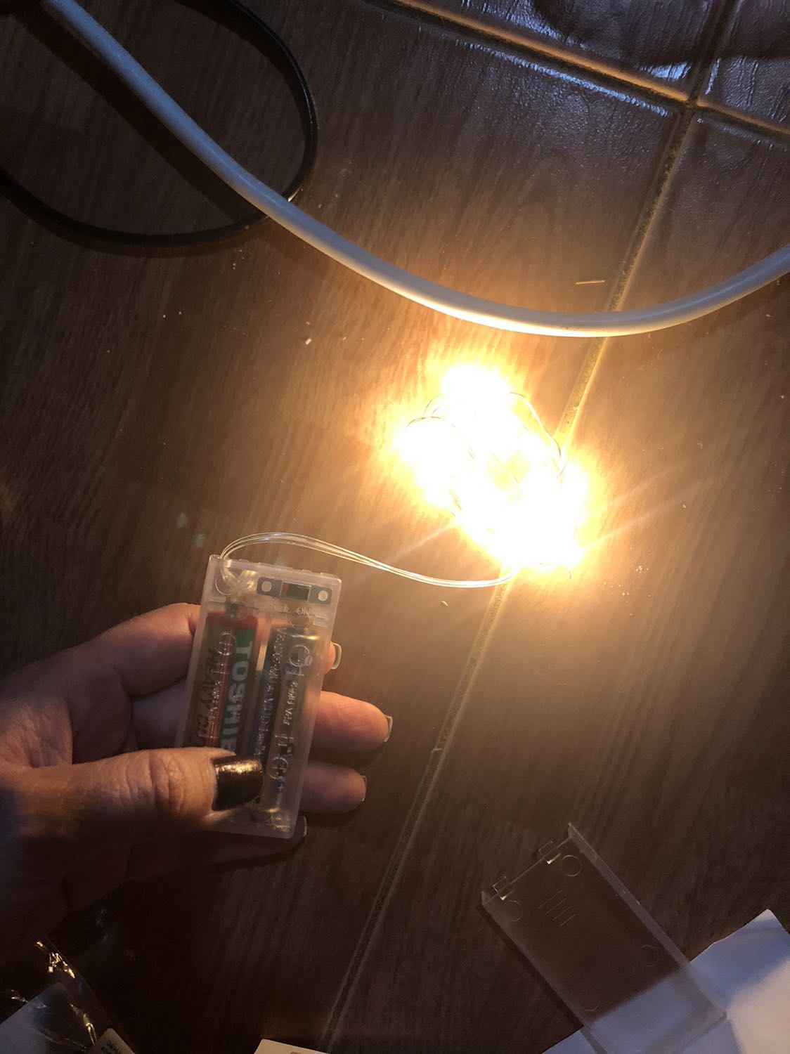 Sản phẩm okie, trông đẹp, chỉ là lúc mua k để ý là xài pin. Giao hàng đóng gói okie