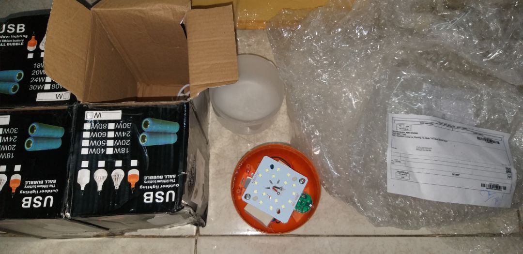 Hàng gửi không đúng!! 50 led mà giữ có 16 led!! giao hàng nhanh!! Bóng den thì nhỏ bằng nắp bình thủy ,cảm thấy bị lừa Hàng gửi không đúng!! 50 led mà giữ có 16 led!! giao hàng nhanh!! Bóng den thì nhỏ bằng nắp bình thủy ,cảm thấy bị lừa