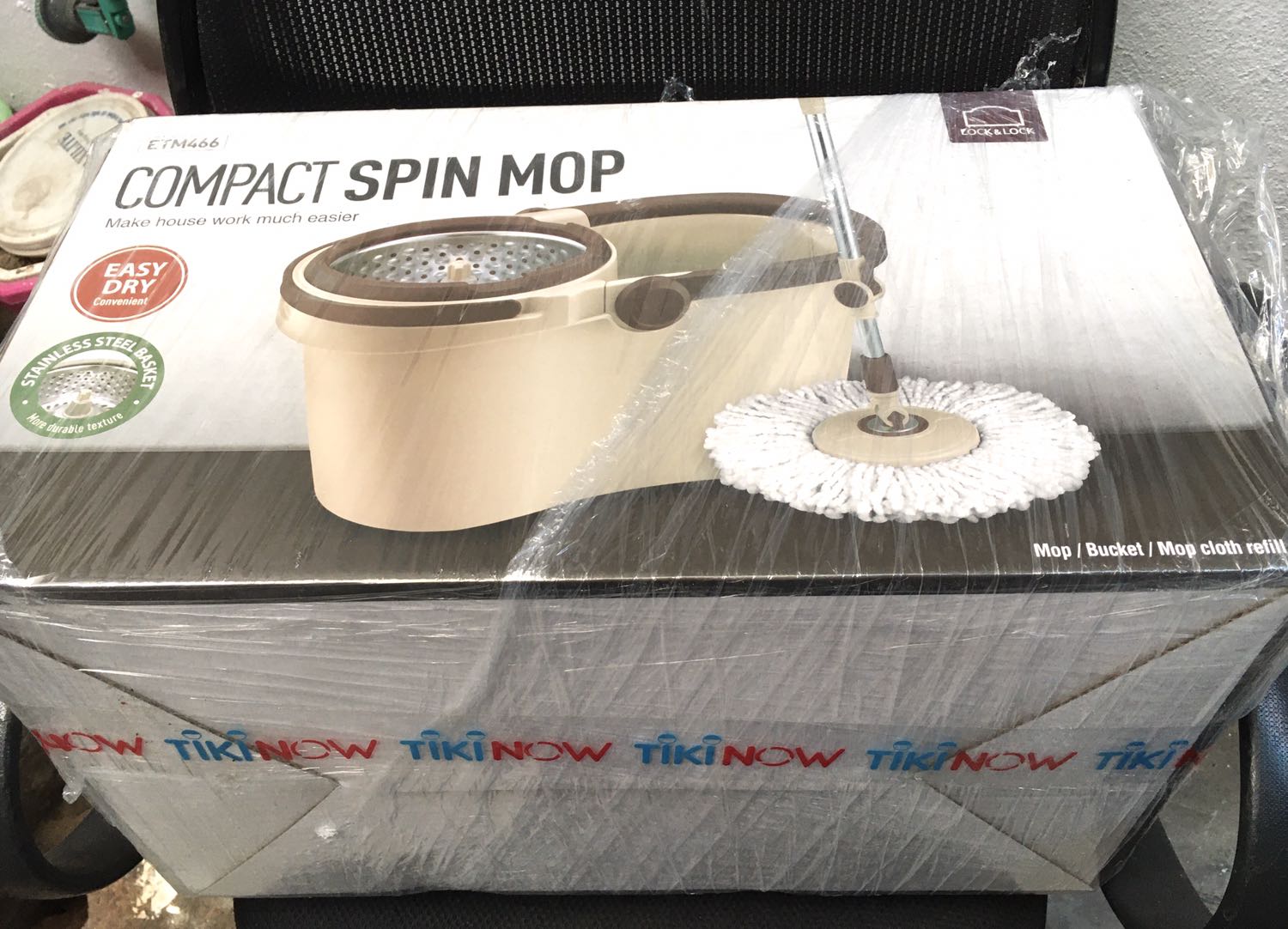 Hàng về chất lượng rất hài lòng. Hàng chắc chắn, cứng cáp, nuột nà, đẹp mắt. Chất lượng bông lau sàn rất ưng ý, vắt nước khô sạch, lau nhà khô rất nhanh. Hàng gọn nhẹ giá cả hợp lý.