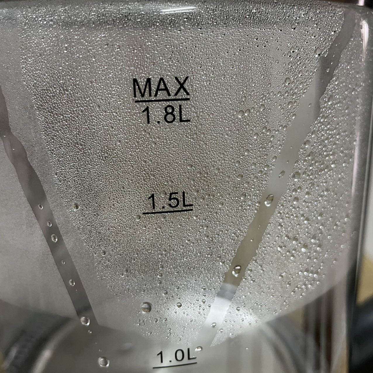 Shop siêu nhiệt tình luôn í ! Hàng có vấn đề shop sẽ hổ trợ đổi trả ! Mọi người yên tâm mua nha! Shop trả lời tin nhắn cũng dễ thương nak👌👌👌. Ấm thuỷ tinh nhìn rất đẹp, nên mua nha mọi người .