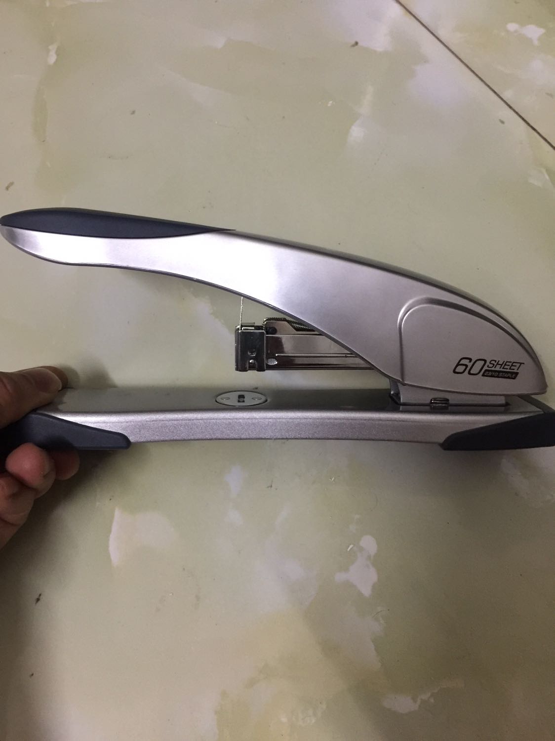 Ghim được tầm 35 tờ , nói chung dùng trong văn phòng là rất ok