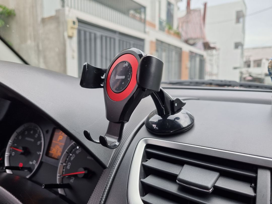 Sản phẩm nhỏ gọn, nhẹ, hít tốt vào bề mặt cabin nhựa trên xe!
Hy vọng bền chặt theo thời gian.