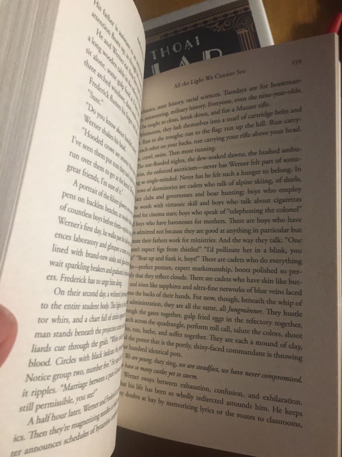 Quá ư là ưng, sách không rách hay nhăn nhúm. Lúc đầu mình tưởng là bản khổ to nhưng sách chỉ là bạn khổ vừa. Mọi thứ đều đẹp. Giao hàng siêu nhanh, đặt lúc đêm mà trưa hôm sau ngủ dậy để gọi nhận hàng luôn.