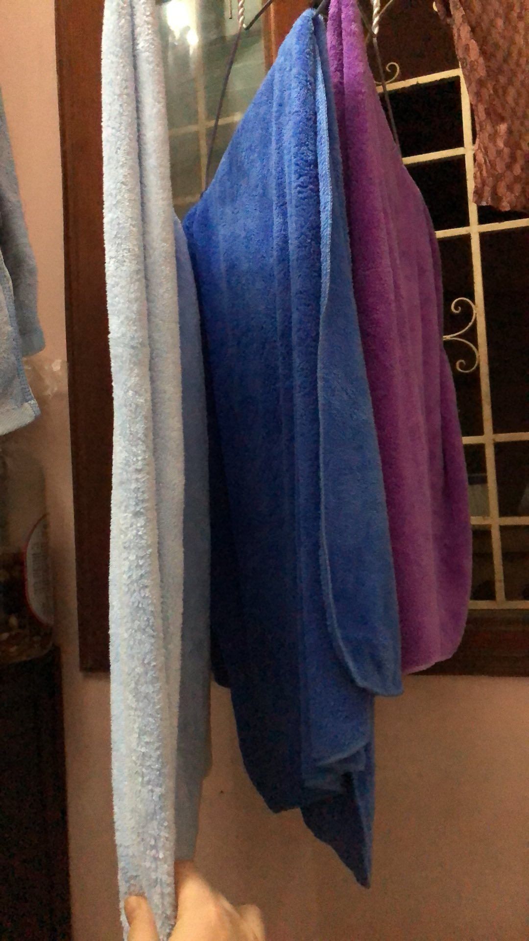 Ui không nghĩ với gia này tôi lại mua được chiếc khăn như thế huhu. Tuyệt vời quá shop ơi
Vừa to vừa mềm mịn luôn ý
Quá hời