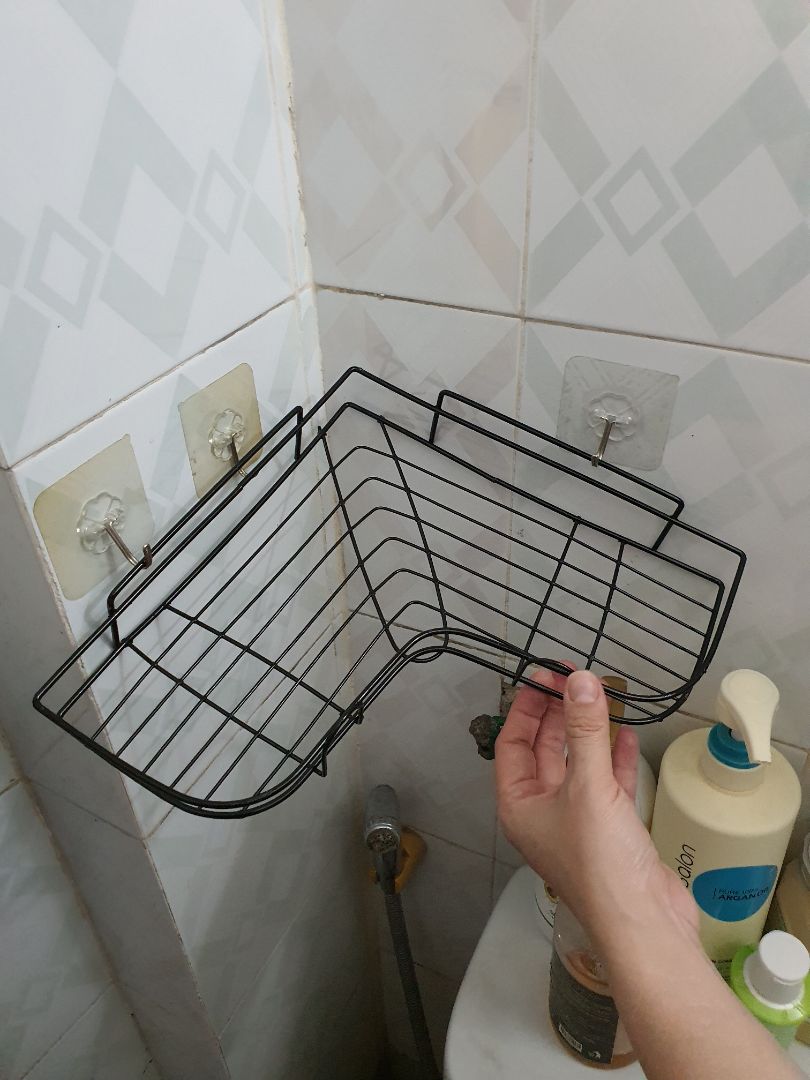 Sản phẩm lỗi ko treo đc vững như hình ảnh. Miếng dán treo ko giống hình quảng cáo.