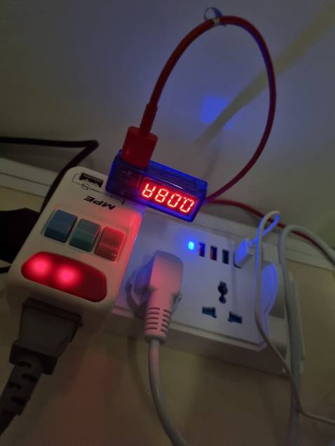 Không support fast charge như mô tả. Đã kiểm tra 1 port 0.08A, 1 port 0.79A