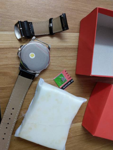 Chưa bao giờ nhận hàng từ tiki mà tệ như vậy. Vừa nhận xong vào nhà mở xem thì 1 bên dây đeo mục nát rớt ra, miếng xốp chống sốc cũng ố vàng. Mọi người mua sau thì cân nhắc. Quá thất vọng.