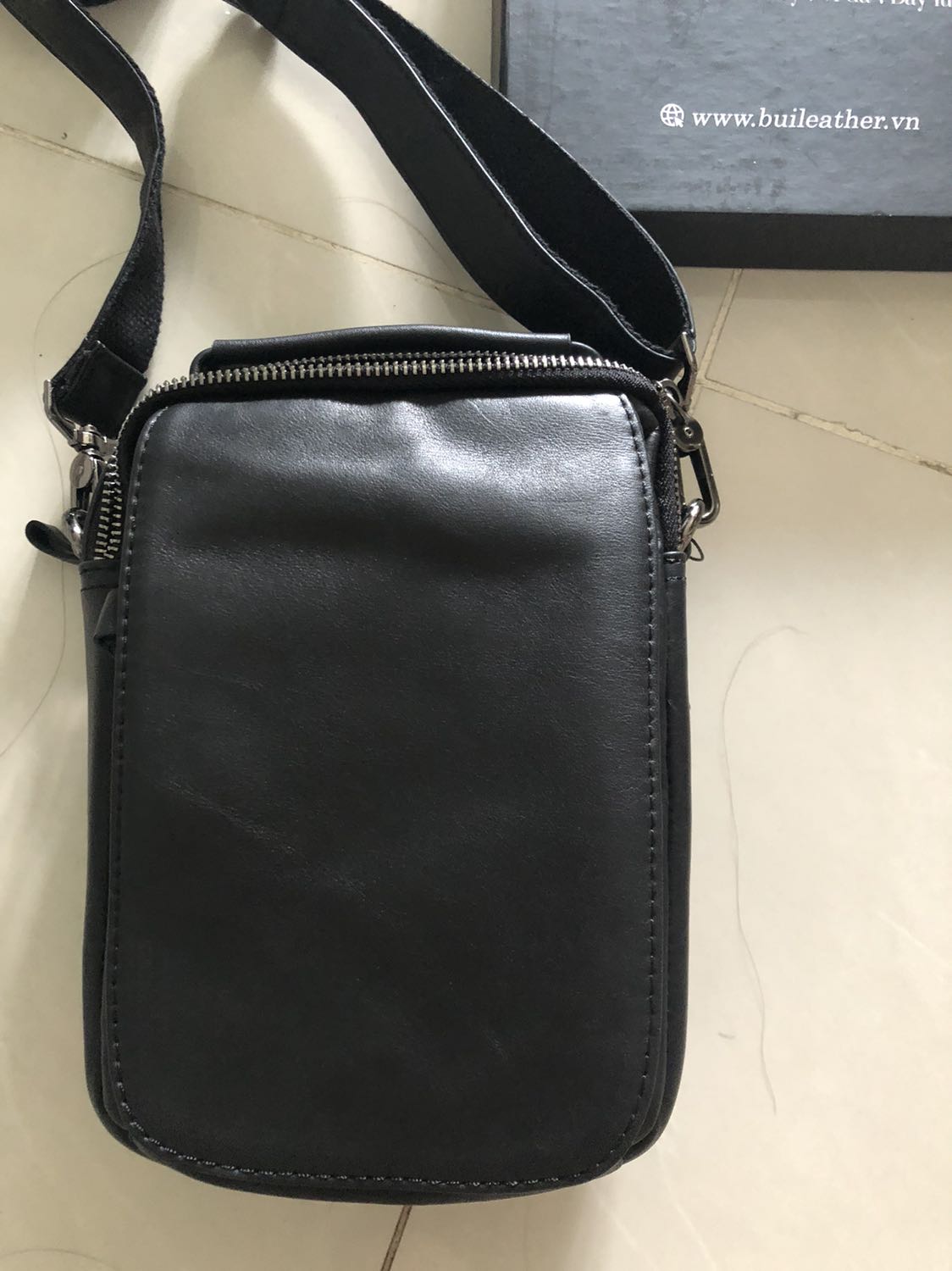 Sản phẩm như mô tả. Chắc chắn. Da dày, tốt
Mình rất thích
Được tặng hộp xi đánh giày và mã giảm giá nữa
Phải chi shop có màu nâu đậm là tuyệt vời
Nhưng màu đen nhìn cũng ok