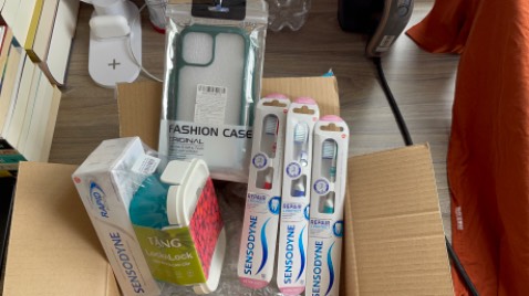 - Hàng đóng trong hộp giấy có bọc chống sốc cẩn thận, giao nhanh, đúng và đủ số lượng tuy nhiên sản phẩm có bụi bám và khá dơ, không hài lòng nhất việc này;
- Bàn chải sản xuất từ tháng 3/2023 tại Ấn Độ; 
- Giá mua 31/03/2024: 45.000/Cái.
- Chưa sử dụng nên chưa biết thực tế dùng ra sao, hy vọng ổn.
- Nhân viên giao nhận tiki lịch sự.