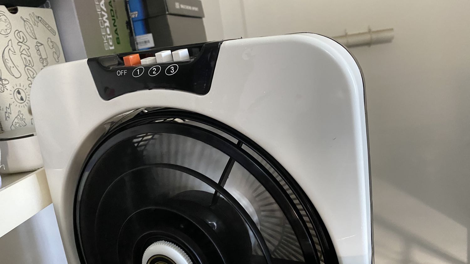 Nhỏ gọn để bàn dưới chân máy tính cpu tiện mình mua 2cái rồi tốc độ mạnh dễ lau chùi