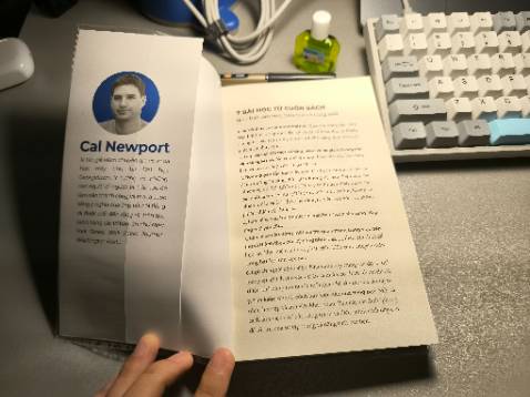 Sách mới mùi giấy thơm, màu giấy tốt cho mắt, sách bọc 1 lớp vỏ bảo vệ bìa rất tốt, phần giao hàng sách không bị dập gãy lưng sách đánh giá vận chuyển tốt. Mua về ngồi đọc 1/3 sách mới nhớ ra đánh giá.hehe