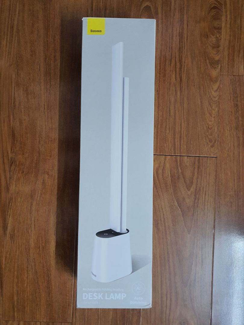 Mới dùng nên chưa đánh giá được độ bền cũng như pin thế nào. Đèn độ sáng ổn, lớp phân cực (polarized) có vẻ chỉ là dạng nhựa mờ. Thiết kế đơn giản, để trên bàn gọn gàng. Khoảng giá 5xx k là chấp nhận được.