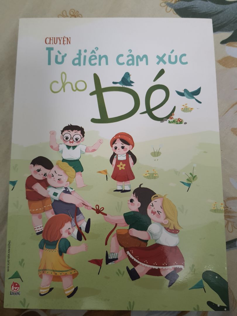 sách ok, giấy màu và hình vẽ ngộ nghĩnh